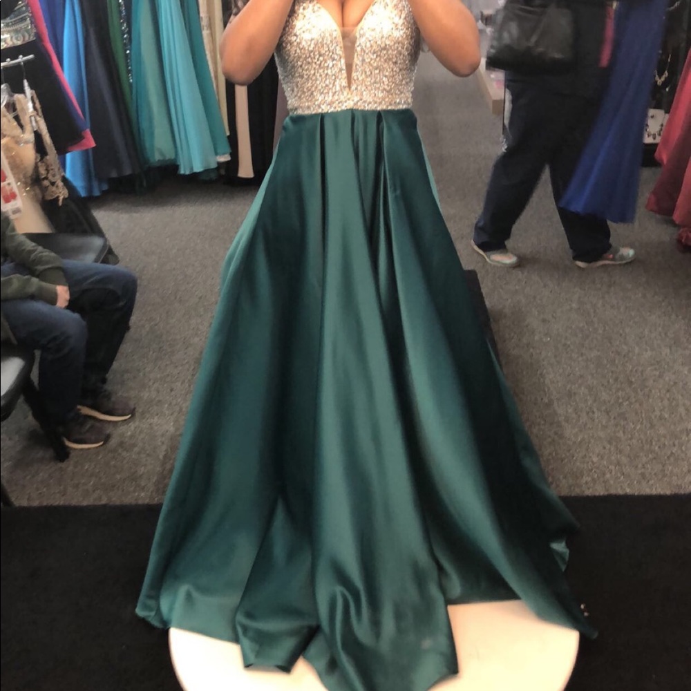 PROM DRESS - Picture 5 of 6